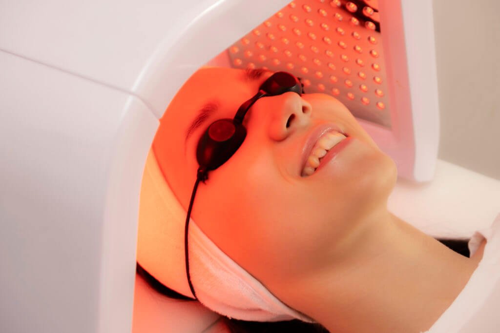Red Light Therapy Benefits, Side Effects & Uses