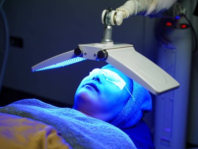 The Incredible Benefits Of Red & Blue Light Therapy