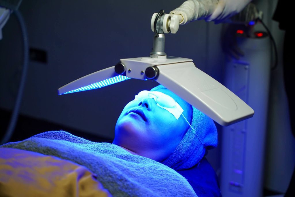 The Incredible Benefits Of Red & Blue Light Therapy