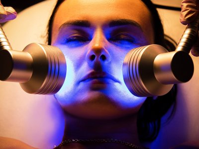 What's The Difference Between Red Light Therapy And Blue Light Therapy